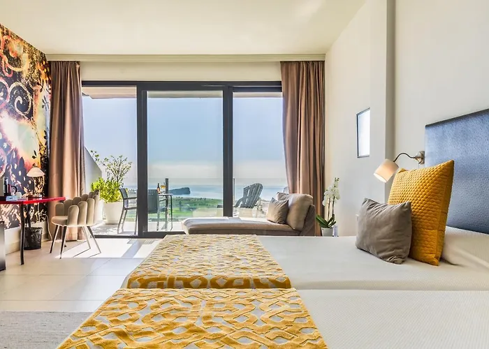 Mejores hoteles en Salobreña junto al mar Mediterráneo