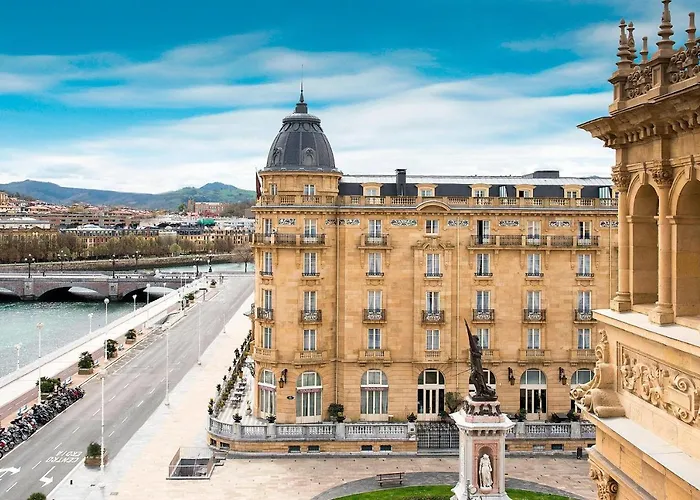 Descubre los mejores hoteles en San Sebastián primera línea de playa