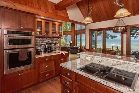 Finest Hotels in Paradise Valley for Luxurious Stay