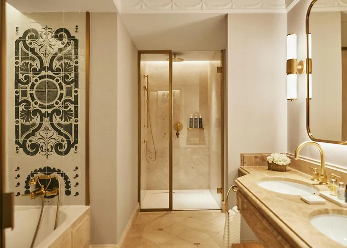 Mejores Hoteles cerca del Pabellón de Cristal en Madrid